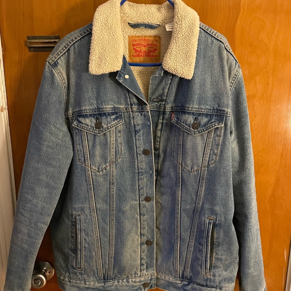 Levi’s mens Sherpa trucker